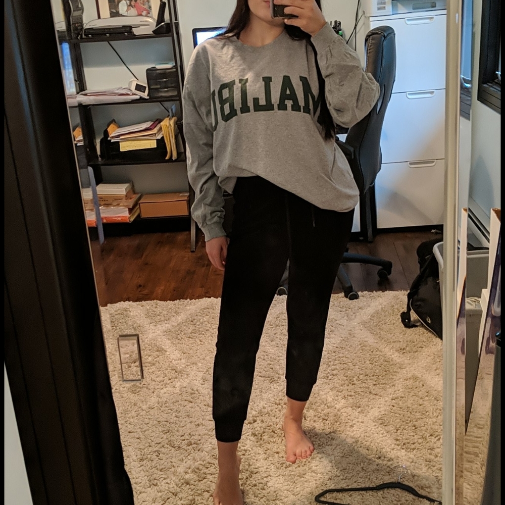 Brandy Melville Tee - Picture 4 of 8